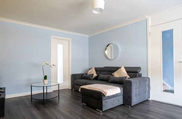 Snug Modern Home in Broxburn