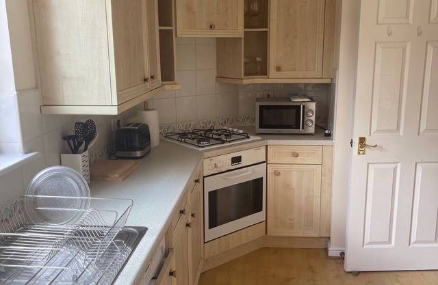 Snug & Serene 2BD Flat - Roseburn