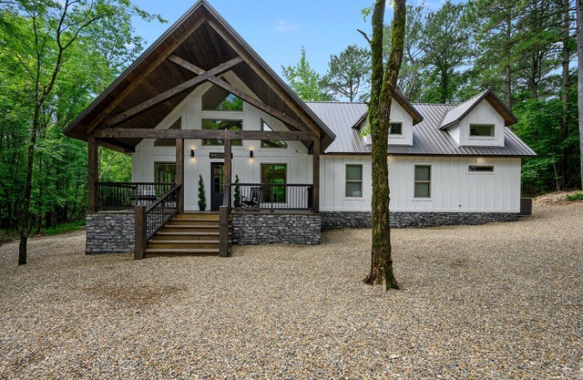 SNUGGLE S'more – Jackpot! Romantic Getaway Near Casino & Lake! Sleeps 4!