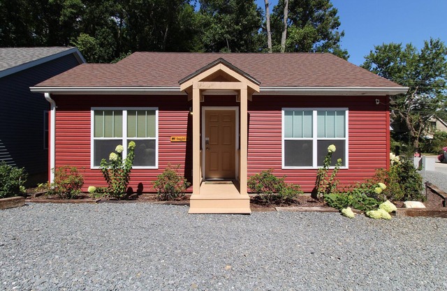 Snuggled Inn- Bryson Village