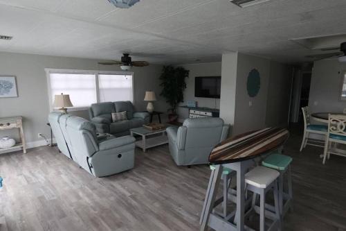 So Beachy! Pet-friendly and free early check in!