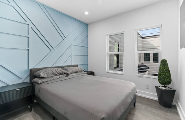 SoHo/Hyde Park Luxury 1 BR Apt