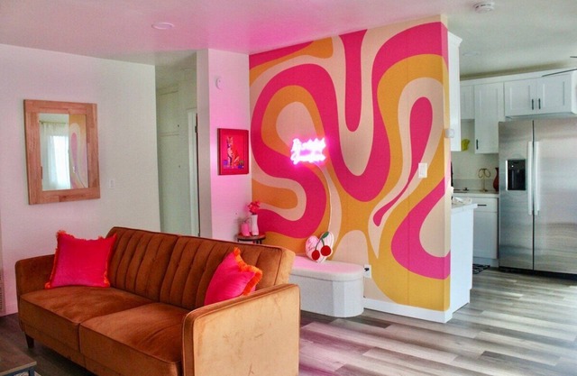 Sol di Vito – Retro Coastal Stay, San Diego