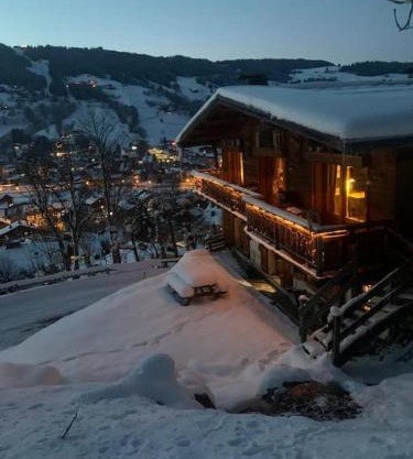 SOMPTUEUX CHALET BARON MEGEVE VUE.Jaccuzi.4 mn a pied au centre