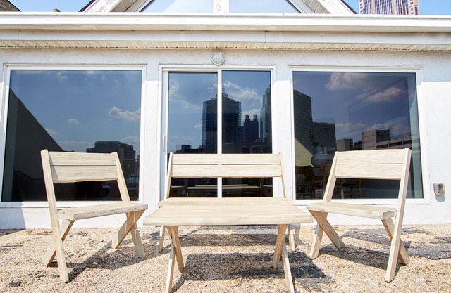 Sonder Baltimore Place | Lofted Three-Bedroom Apartment w/Balcony