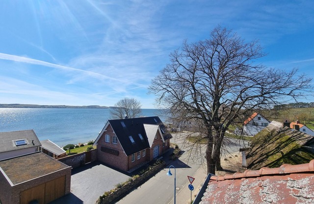 Sonnige Ferienwohnung mit Südbalkon und Meerblick
