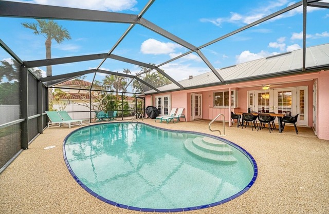 Sooner Beach Escape: Cute Pool Home in East Rocks