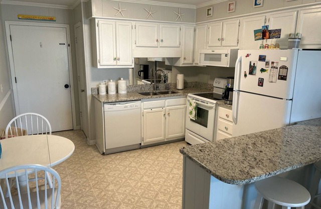 Soothing 2-bedroom condo with WiFi in Atlantic Beach
