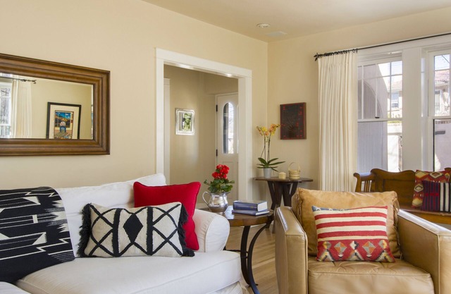 Sophisticated living Santa Fe style. 2 blks to Wine & Dine On Plaza & Canyon Rd
