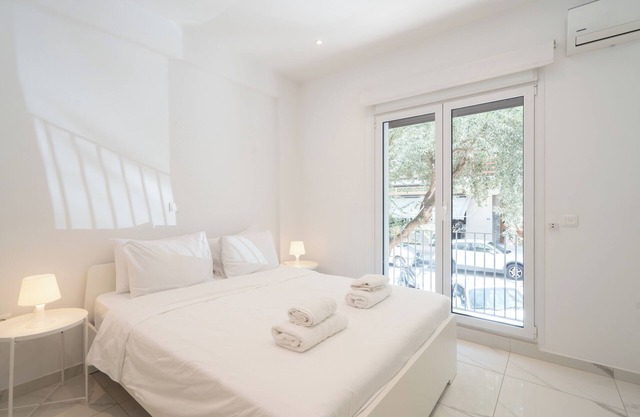 Sophisticated Modern Apt in Athens