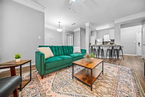 Sophisticated Stay 2BR 2BA Pool
