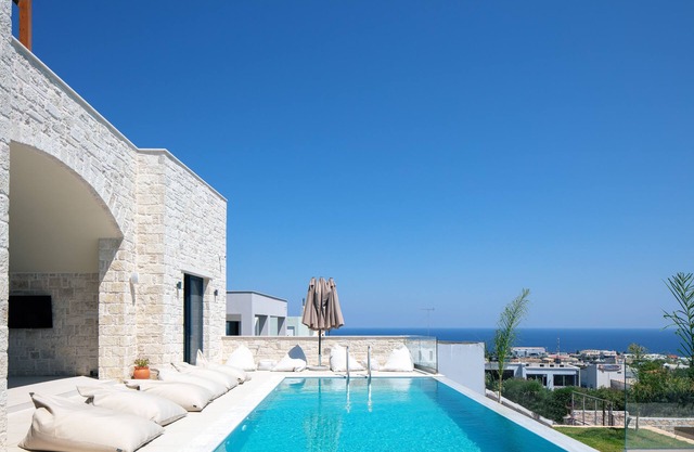 Sorin Villa, boasting Pool & Heated Whirlpool