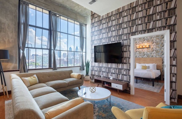 Sosuite 2BR Penthouse w W D Gym On-site Bar