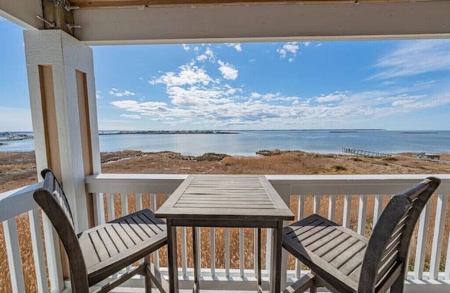 Sound front condo, pool, water access, & sunsets