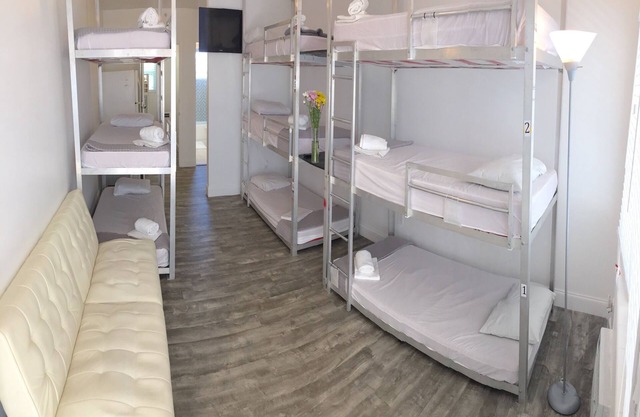 SOUTH BEACH BUNK BED HOTEL SUITE: WALK TO EVERYTHING!