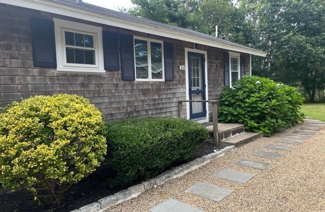 South Chatham, Ma. 02659. Seasonal Cottage, Walk to Pleasant Street Beach