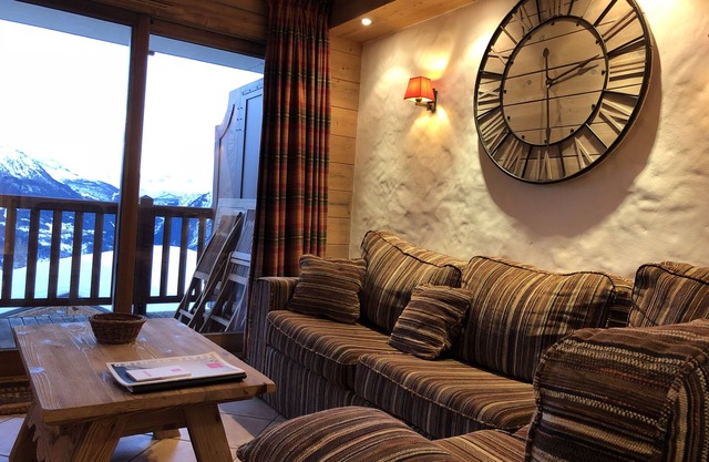 South-facing apt at the foot of the ski run. View of Tarentaise valley