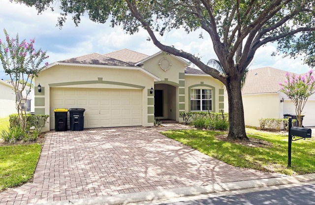 South facing pool home with hot tub and games room - gated community