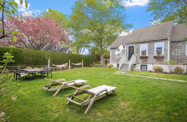 South of Town Surf Shack Cottage. Best Deal on Island. Amazing Yard.