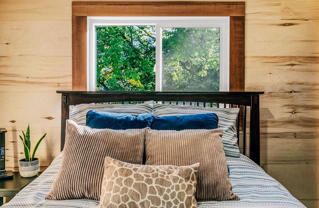 South Point Retreat - Featuring King Size Bed, quiet and secluded!