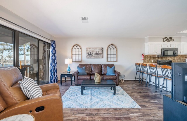 South Shore 1 bdrm! Game room! Mini-Golf, 2 Pools, Pickleball, Tennis & More!