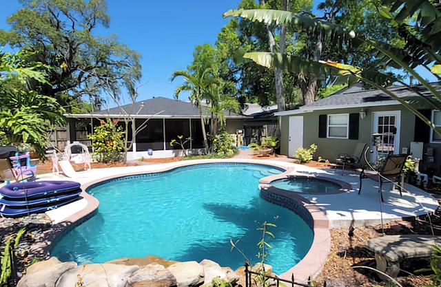 South Tampa Oasis, Walk to Bayshore!
