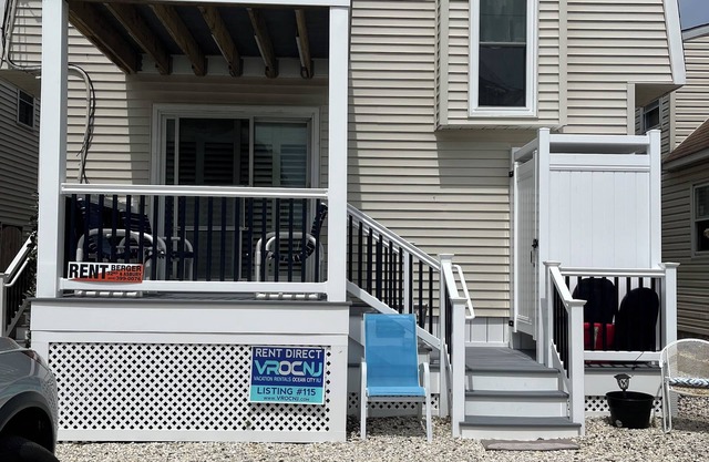 Southend 2 story Condo - 2 blocks to Beach!