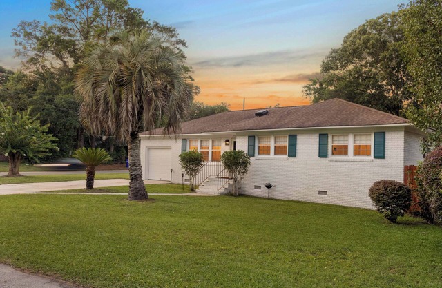 Southern Bell Sanctuary 12min/7miles to Downtown Charleston, Pet-friendly home!