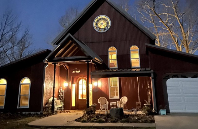 Southern Chalet close to Nashville offers a peaceful retreat.
