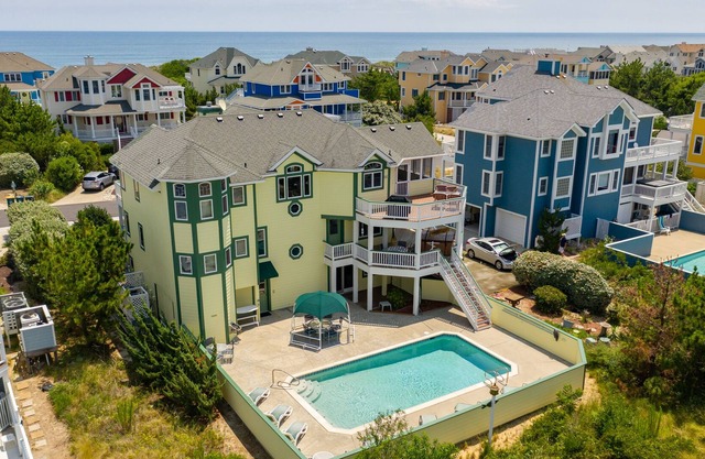 Southern charm house in gated community with private heated pool & hot tub