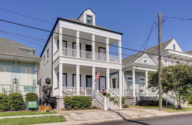 Southern Colonial Escape w/Pool in NOLA!
