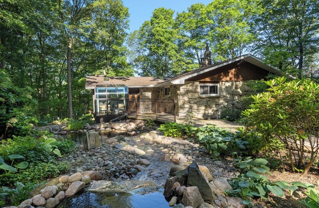 Southern Door-Waterfront Bayview Bliss Bungalow