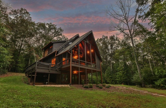 Southern Grace - River Front, Hot Tub, Game Room