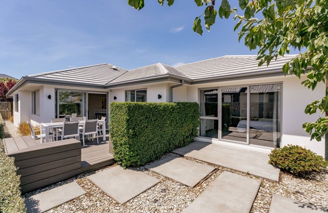 Southern Lakes Escape - Queenstown Holiday home
