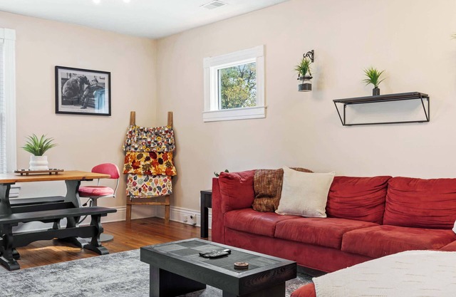 Southern Parkway Retreat Near Downtown Louisville