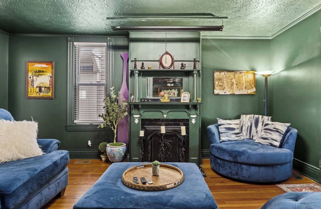 Southern Parkway Retreat | Private Yard & Comfort