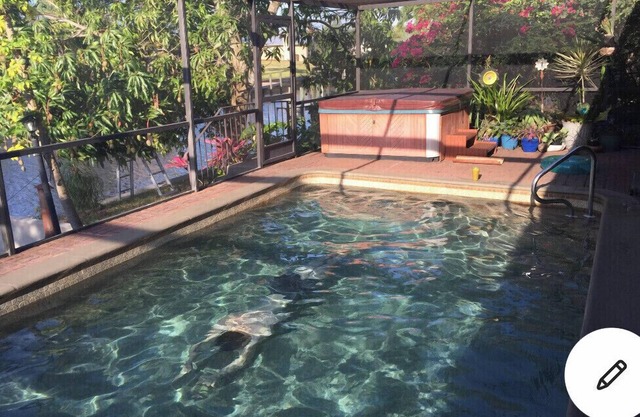Southfacing Sunrise/Sunset Pristine Canal, Screened Pool, Lanai, Hot Tub!