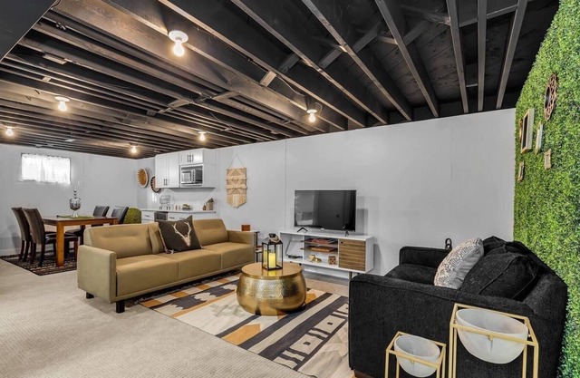 Southwest Denver Sanctuary - 2 King Bed + 1 Bath Basement Level Stay