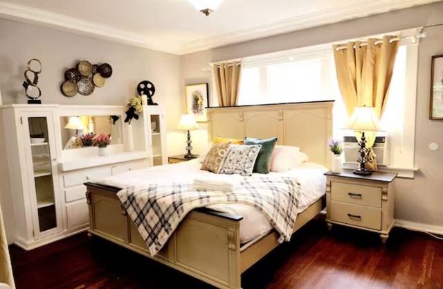 SP20 LUXE 2Bedroom/1Bathroom Apartment Prime location King-bed ! SP23