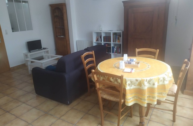 Spacieux F2 Entier, Neuf, Tres Lumineux ET Decore Avec Gout
