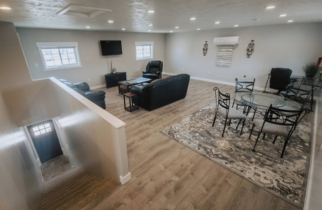 Spacious 1-bedroom apartment in delightful Great Falls with WiFi, AC