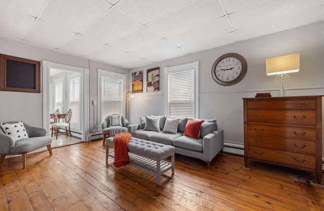 Spacious 1Bed Urban Oasis - Short & Midterm Stays