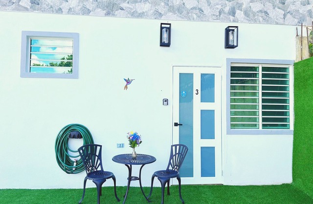 Spacious 1br apartment w a-c in wonderful Barranquitas with WiFi & great views!