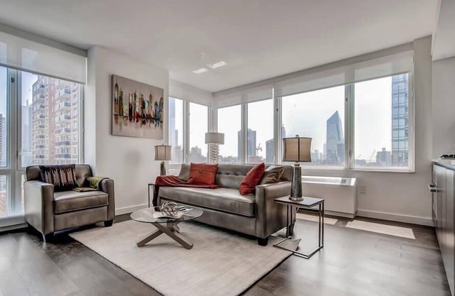 Spacious 1BR | Full Kitchen | Washer/Dryer | Balcony | by GLS