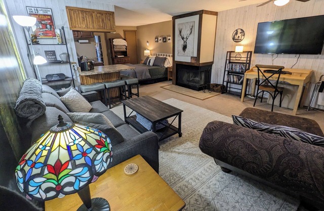 SPACIOUS 1st Flr Studio 3 min Walk 2 Slopes, Bike-friendly, Ridgewood #52