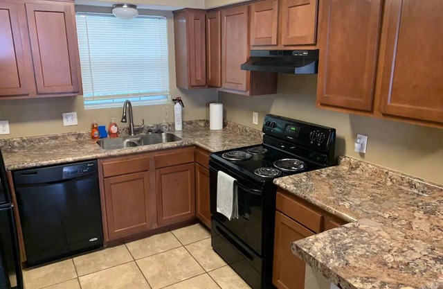 Spacious 2/1 Modern Condo Great Location For Galveston, Beach, Fishing