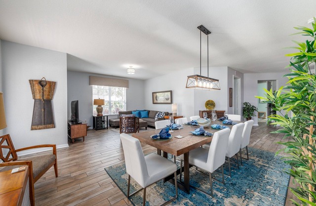 Spacious 2,100 Sq Ft Lakeside Corner Condo at Vista Cay Near Top Attractions"