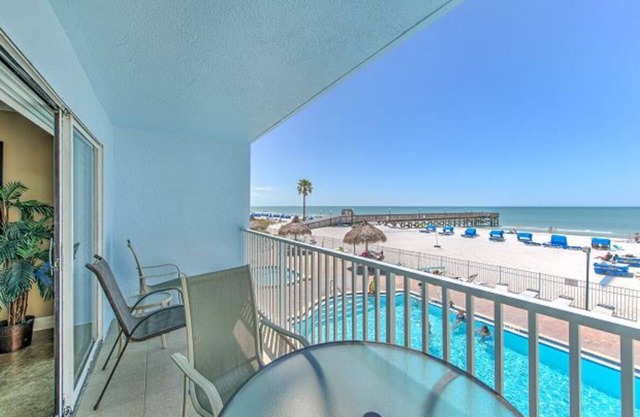 Spacious 2-bed, 2-bath Sand Dollar 111-GULF FRONT CORNER UNIT n