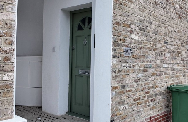 Spacious 2 Bed Apart with Patio in Camden WR201