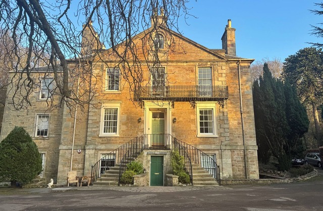 Spacious 2-bedroom apartment in Spylaw Park